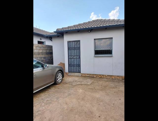 2 BEDROOM HOUSE FOR SALE IN CLAYVILLE